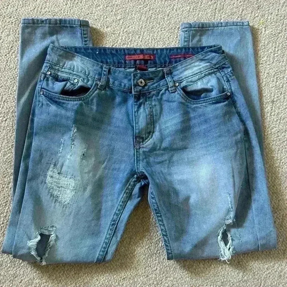 Cudi Jeans size 27. Distressed Denim Straight Jeans. Light wash. - Picture 12 of 13